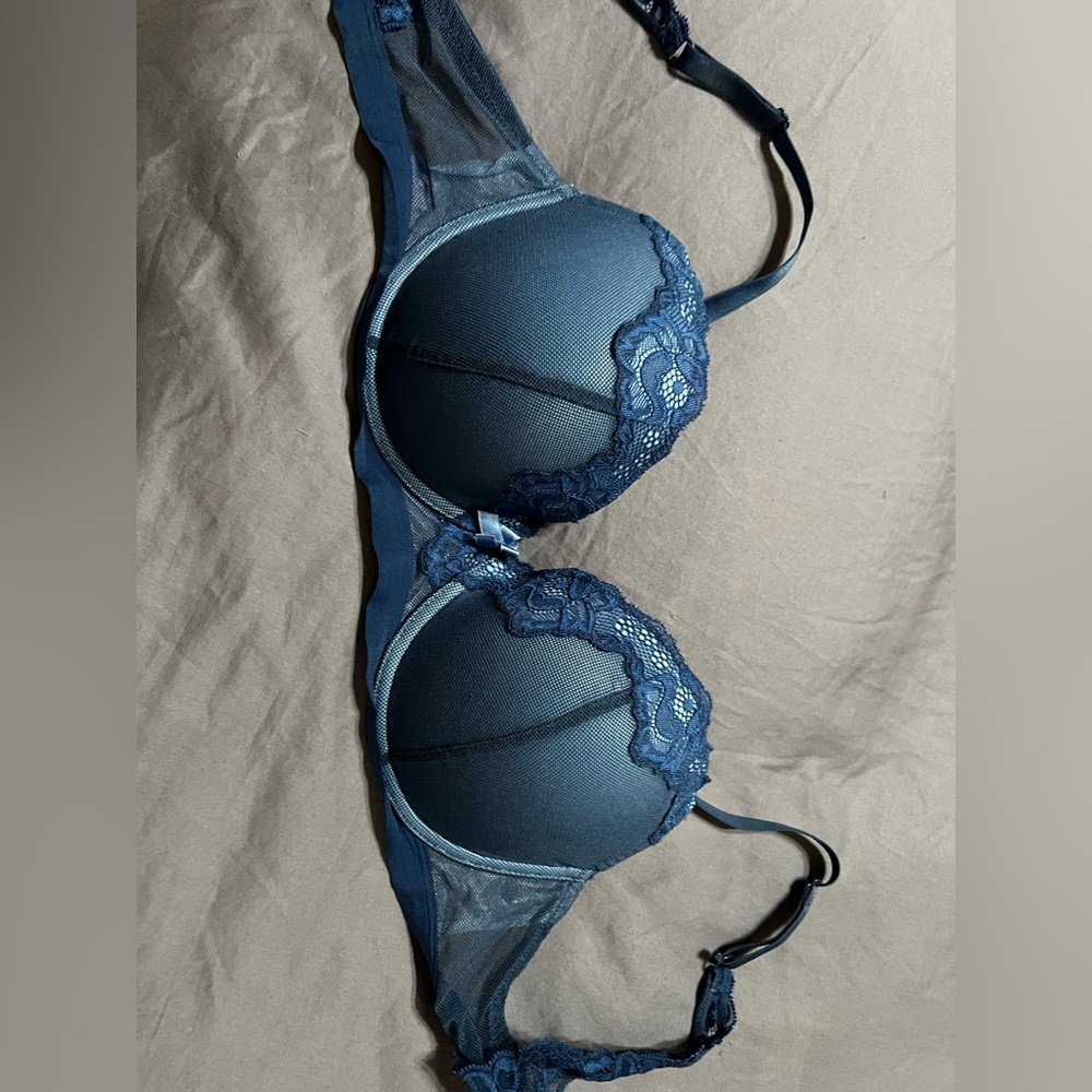 Adore me bra .